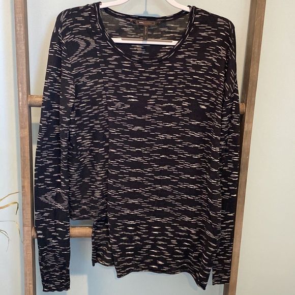 BCBGMAXAZRIA Asymmetrical Long Sleeve Knit Scoop Neck Light Sweater Top - Picture 1 of 9